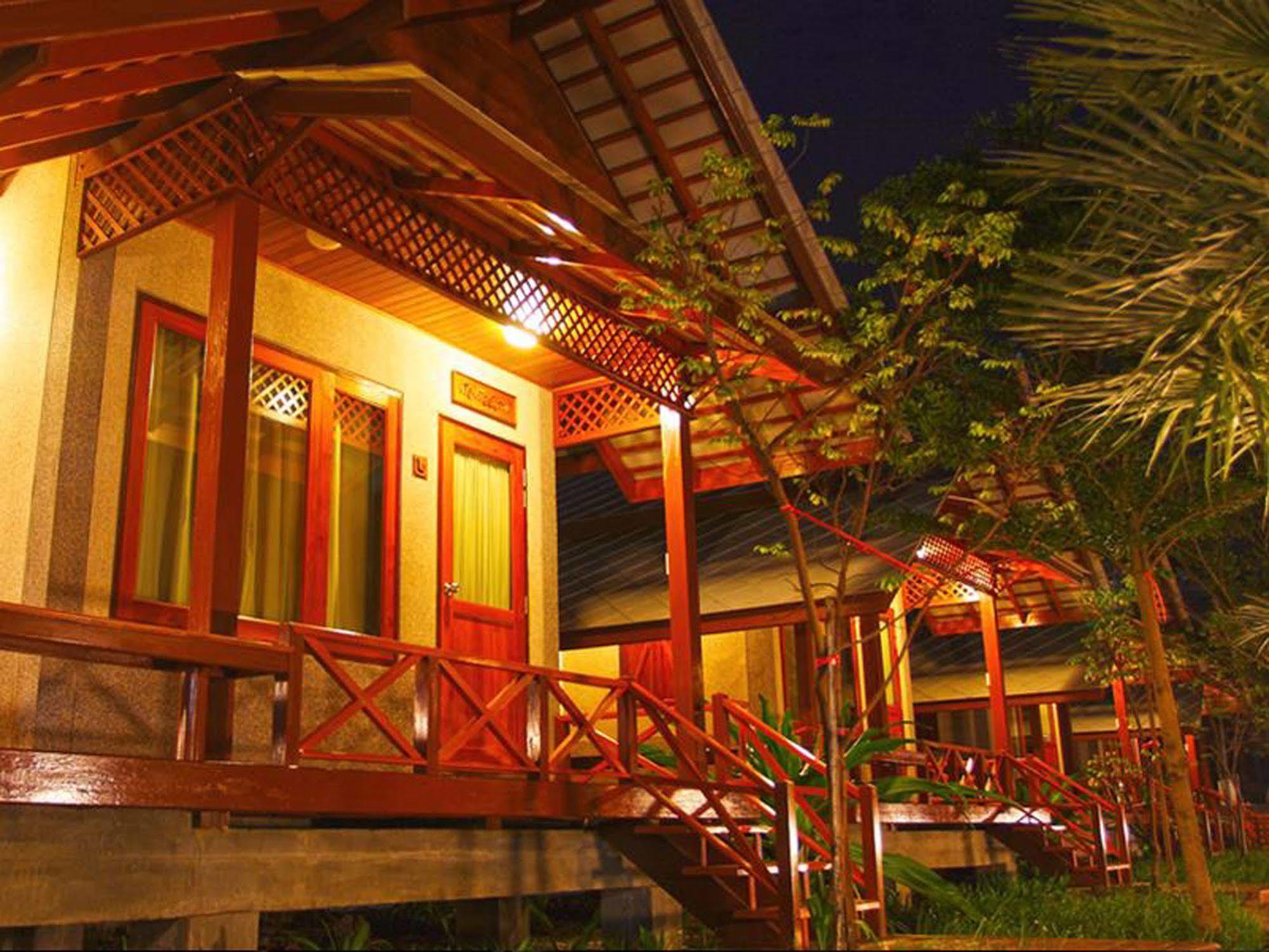 Baan Siriporn Resort Samut Songkhram Exterior foto