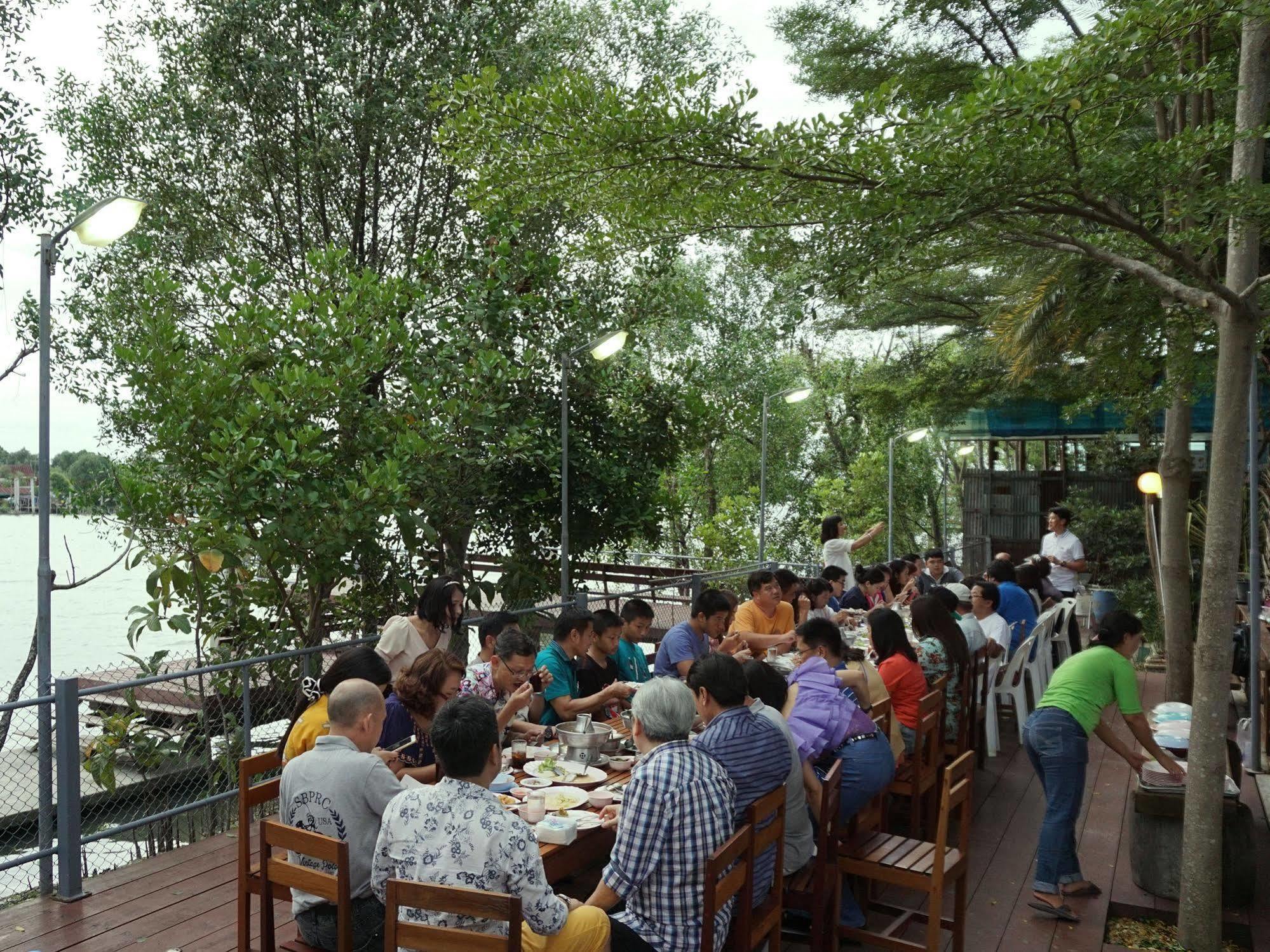 Baan Siriporn Resort Samut Songkhram Exterior foto